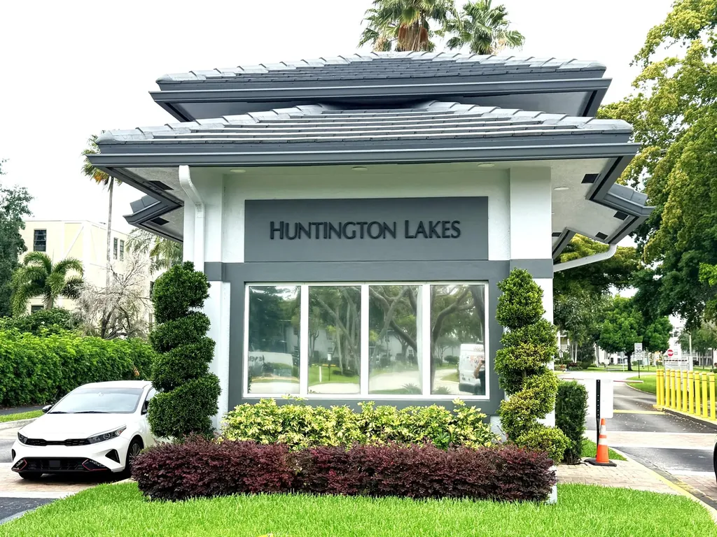 7076 Huntington Lane Delray Beach FL 33446