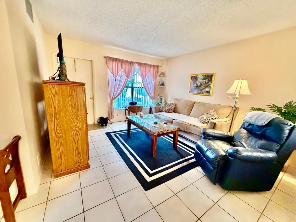 10059 Winding Lake Road Sunrise FL 33351