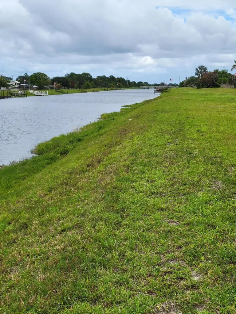 1109 SW Abingdon Avenue S Port St Lucie FL 34953