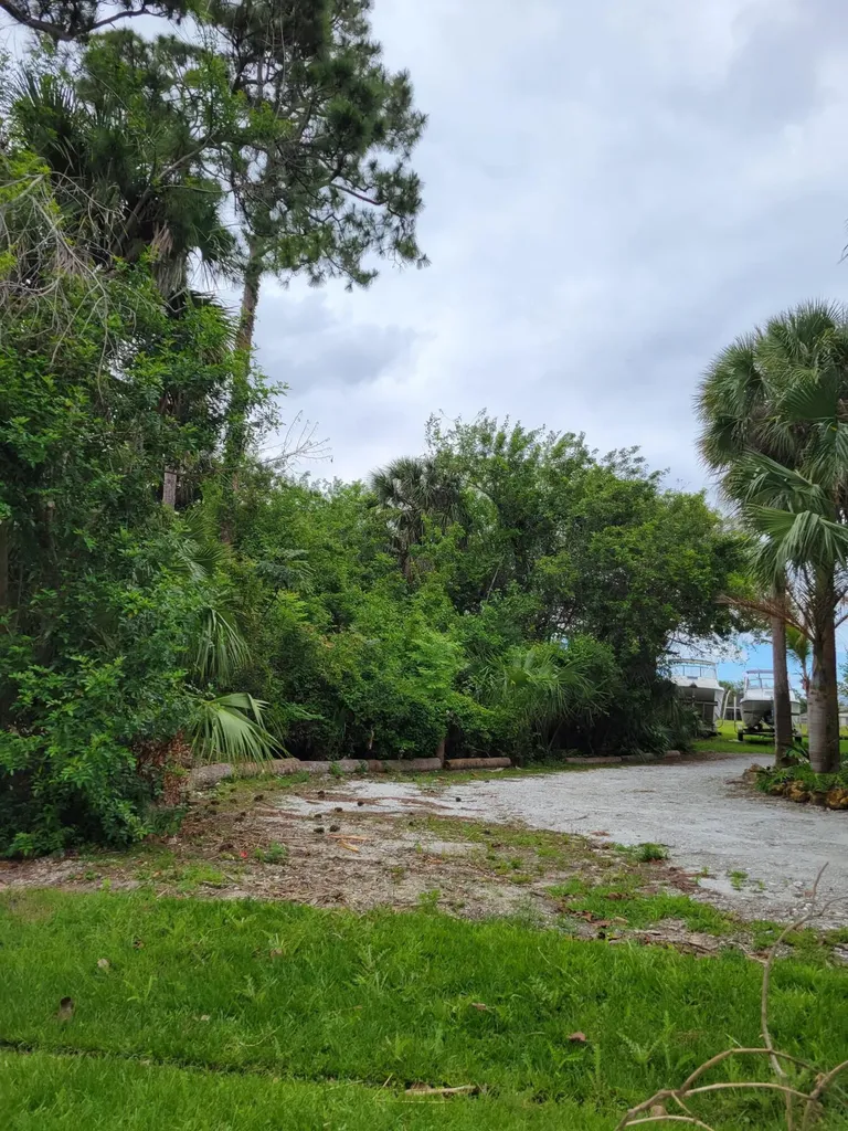 1109 SW Abingdon Avenue S Port St Lucie FL 34953