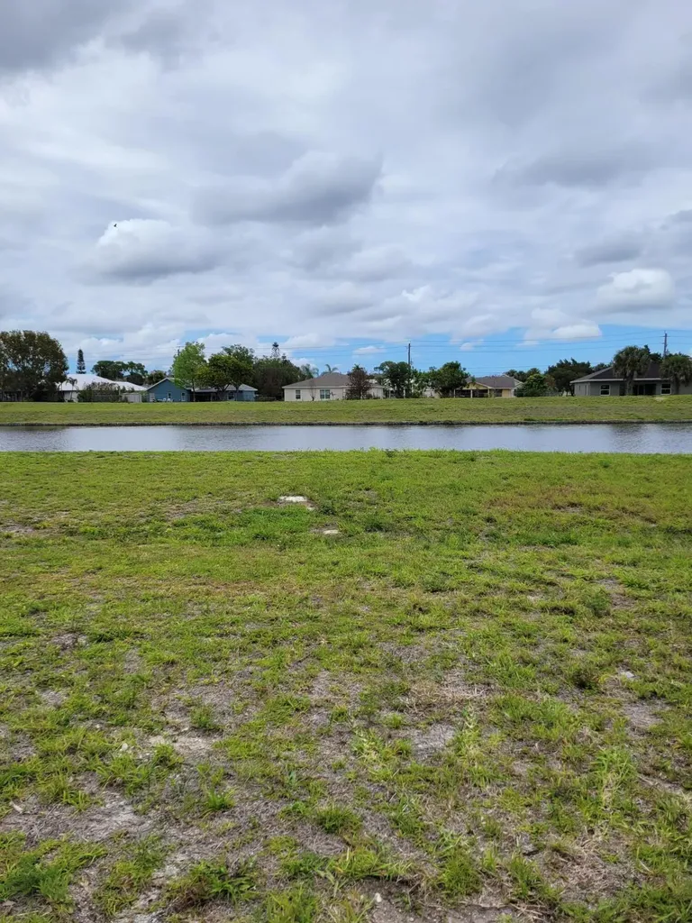 1109 SW Abingdon Avenue S Port St Lucie FL 34953