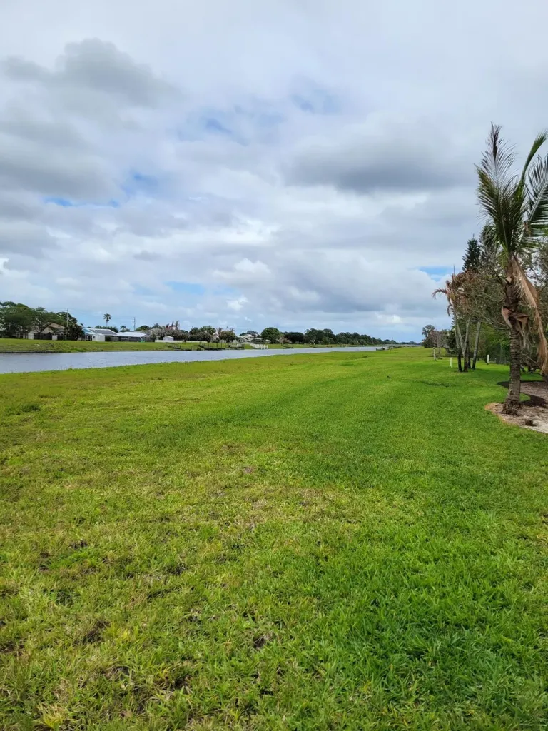 1109 SW Abingdon Avenue S Port St Lucie FL 34953