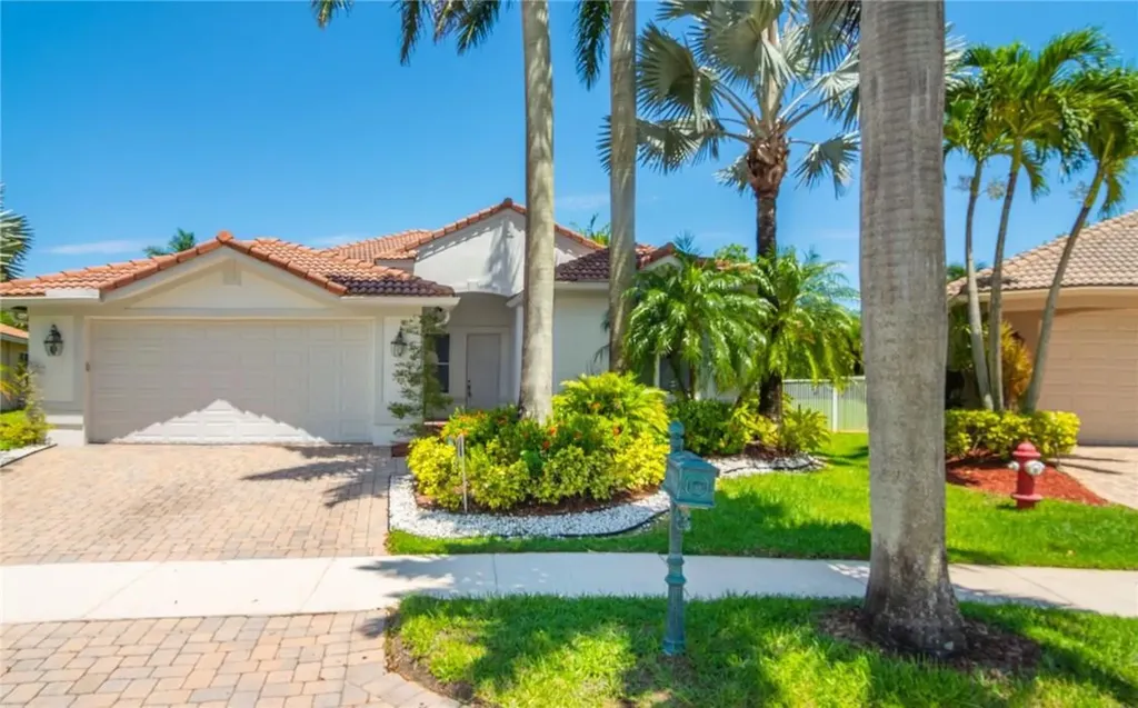 2002 Schooner Lane Weston FL 33327