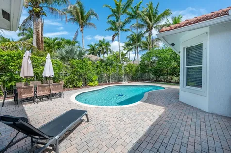 2002 Schooner Lane Weston FL 33327