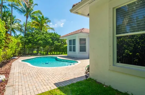 2002 Schooner Lane Weston FL 33327