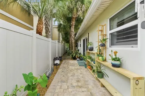 1436 NE 38th Street Oakland Park FL 33334