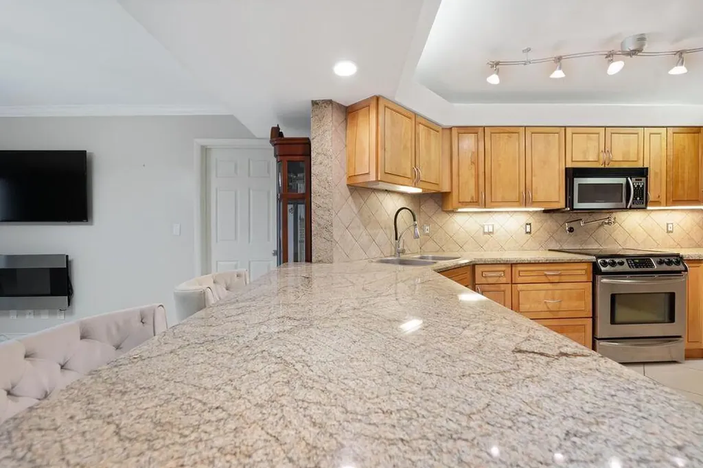 2400 Presidential Way West Palm Beach FL 33401