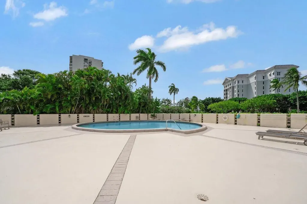 2400 Presidential Way West Palm Beach FL 33401