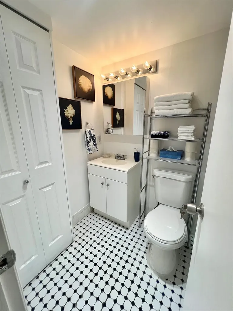 266 Oakridge P Deerfield Beach FL 33442