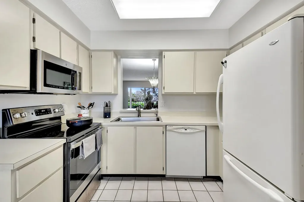 7185 Huntington Lane Delray Beach FL 33446