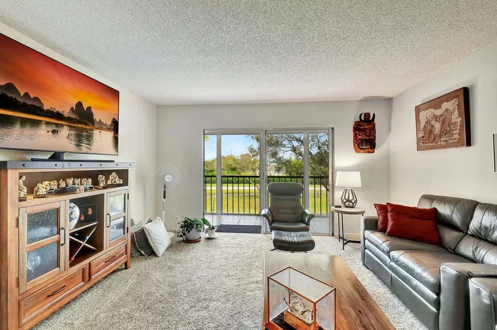 7185 Huntington Lane Delray Beach FL 33446