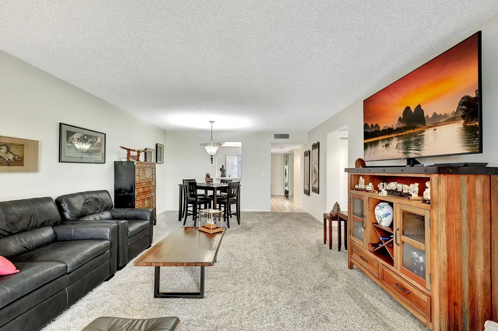 7185 Huntington Lane Delray Beach FL 33446