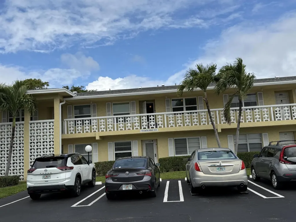 1121 Cactus Terrace Delray Beach FL 33445