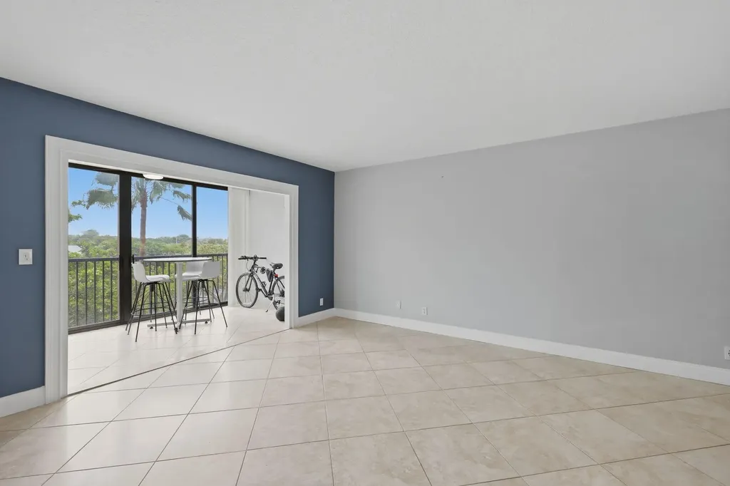 2206 S Cypress Bend Drive Pompano Beach FL 33069