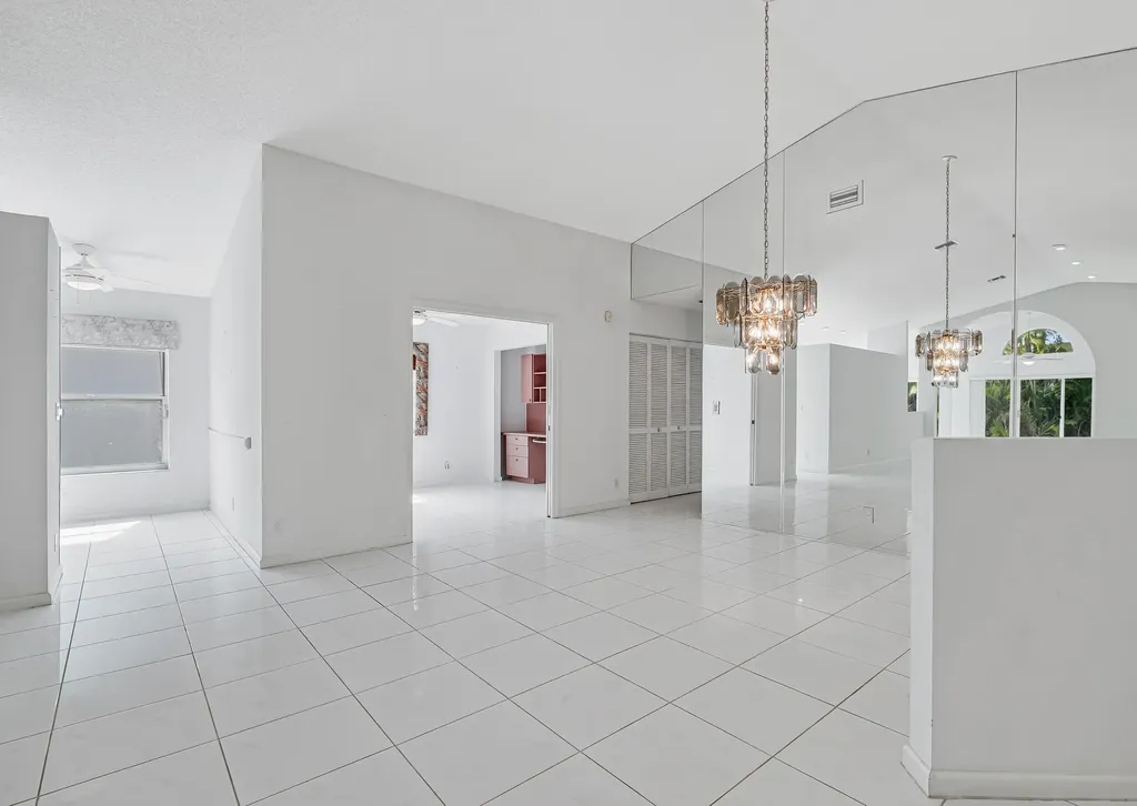9758 Harbour Lake Circle Boynton Beach FL 33437