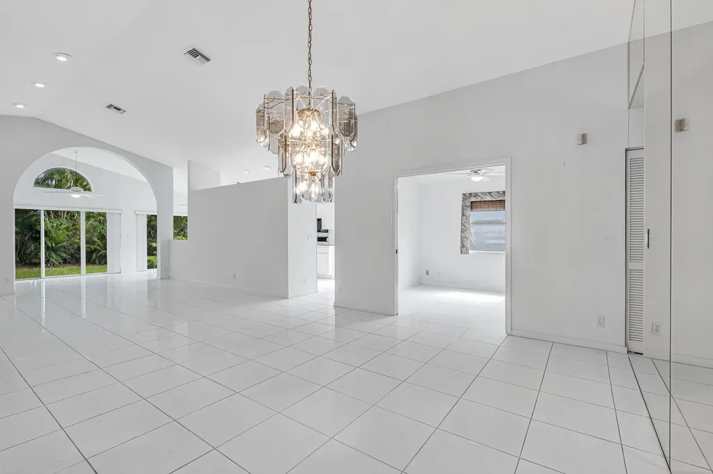 9758 Harbour Lake Circle Boynton Beach FL 33437
