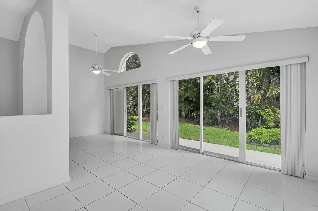 9758 Harbour Lake Circle Boynton Beach FL 33437