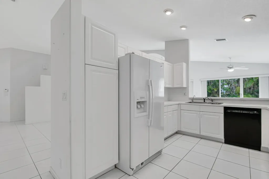 9758 Harbour Lake Circle Boynton Beach FL 33437