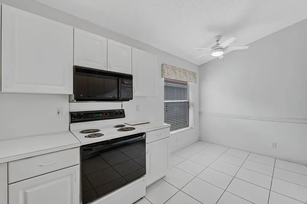 9758 Harbour Lake Circle Boynton Beach FL 33437