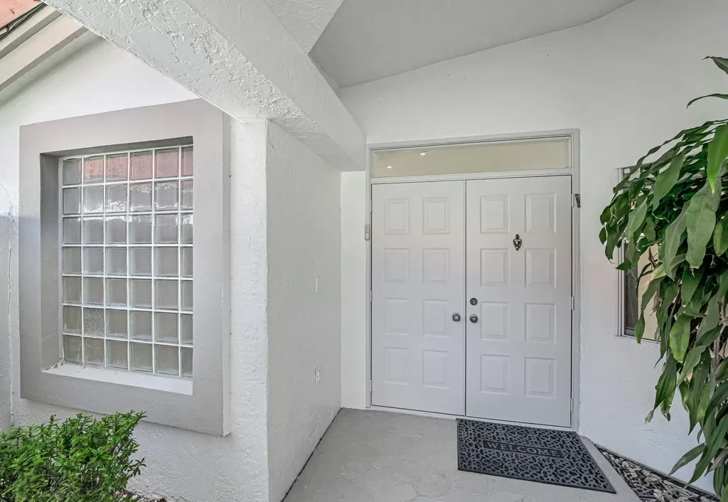9758 Harbour Lake Circle Boynton Beach FL 33437