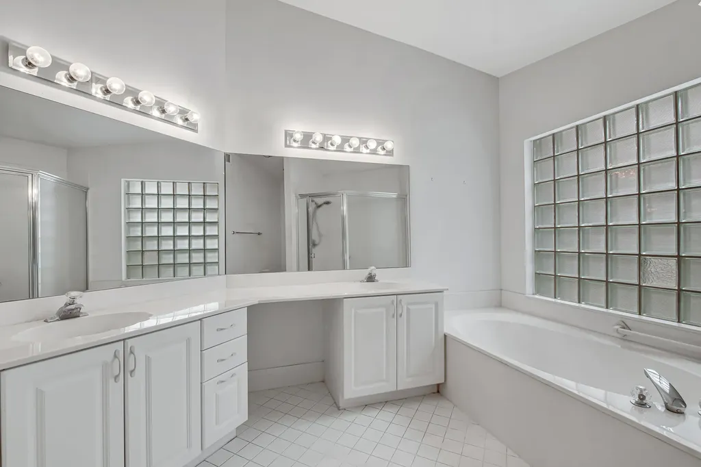 9758 Harbour Lake Circle Boynton Beach FL 33437