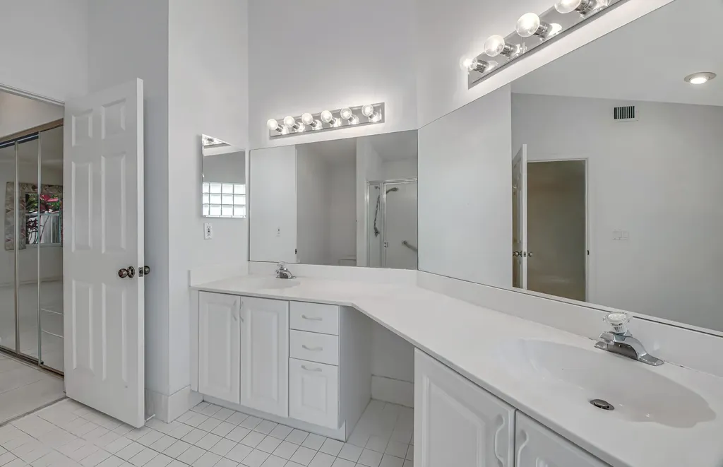 9758 Harbour Lake Circle Boynton Beach FL 33437