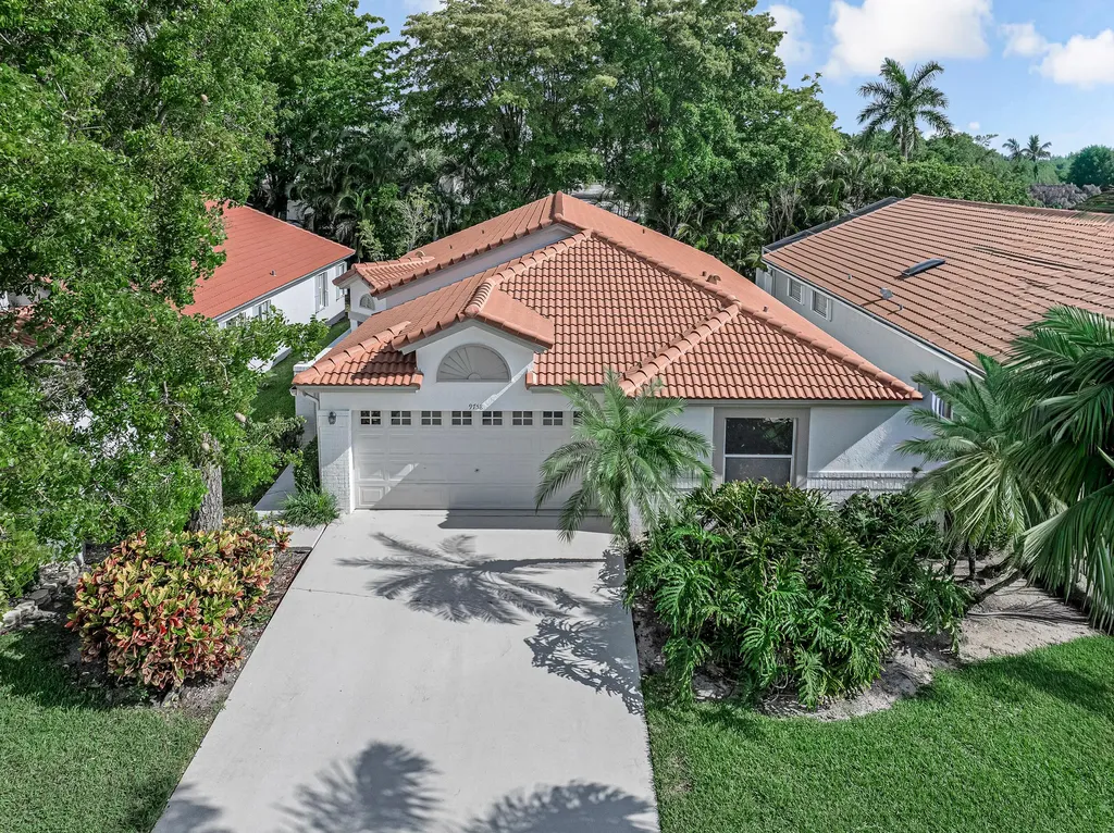 9758 Harbour Lake Circle Boynton Beach FL 33437