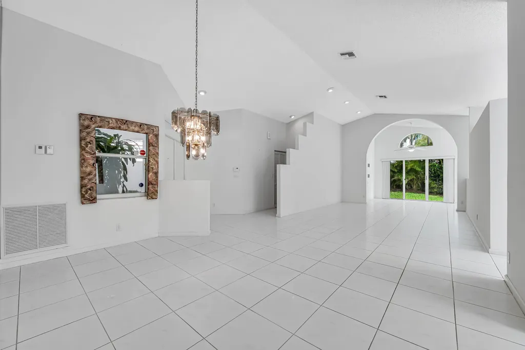 9758 Harbour Lake Circle Boynton Beach FL 33437