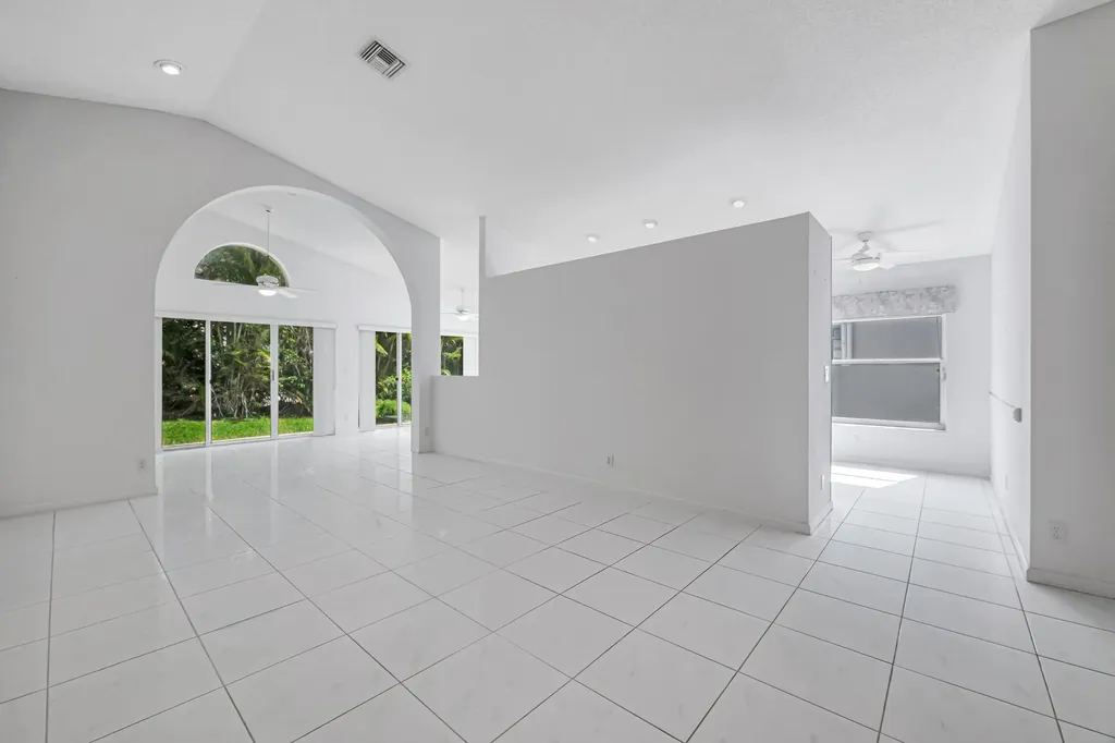 9758 Harbour Lake Circle Boynton Beach FL 33437
