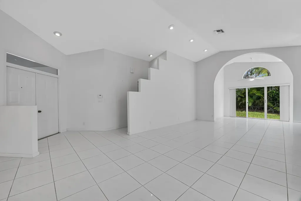 9758 Harbour Lake Circle Boynton Beach FL 33437