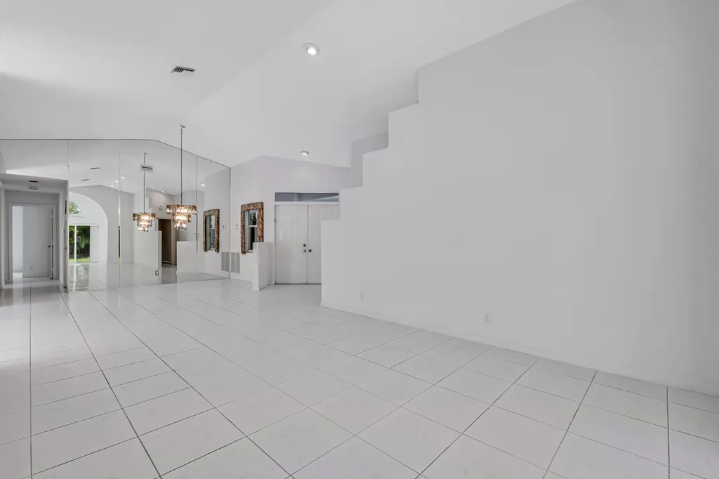 9758 Harbour Lake Circle Boynton Beach FL 33437