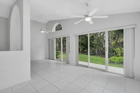 9758 Harbour Lake Circle Boynton Beach FL 33437