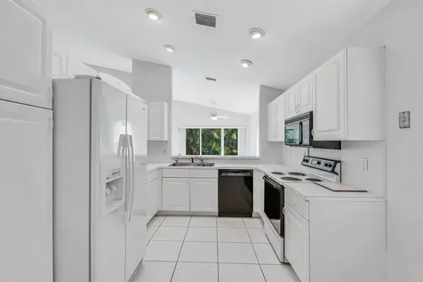 9758 Harbour Lake Circle Boynton Beach FL 33437