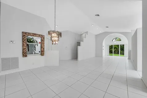 9758 Harbour Lake Circle Boynton Beach FL 33437