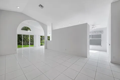 9758 Harbour Lake Circle Boynton Beach FL 33437