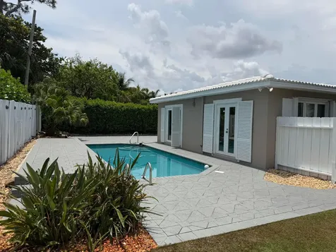 204 S Seacrest Circle Delray Beach FL 33444
