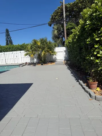 204 S Seacrest Circle Delray Beach FL 33444