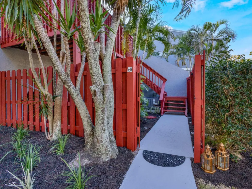 7 Crossings Circle Boynton Beach FL 33435