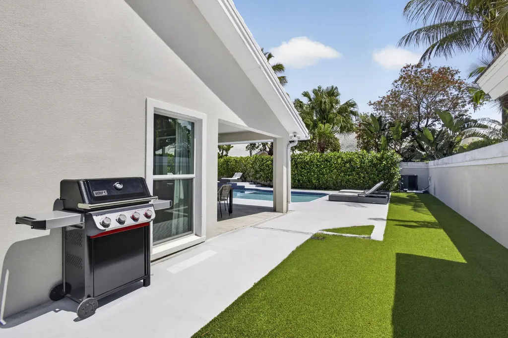 2760 White Wing Lane West Palm Beach FL 33409