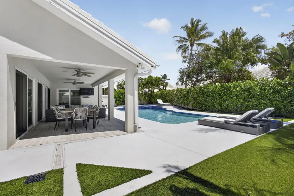 2760 White Wing Lane West Palm Beach FL 33409