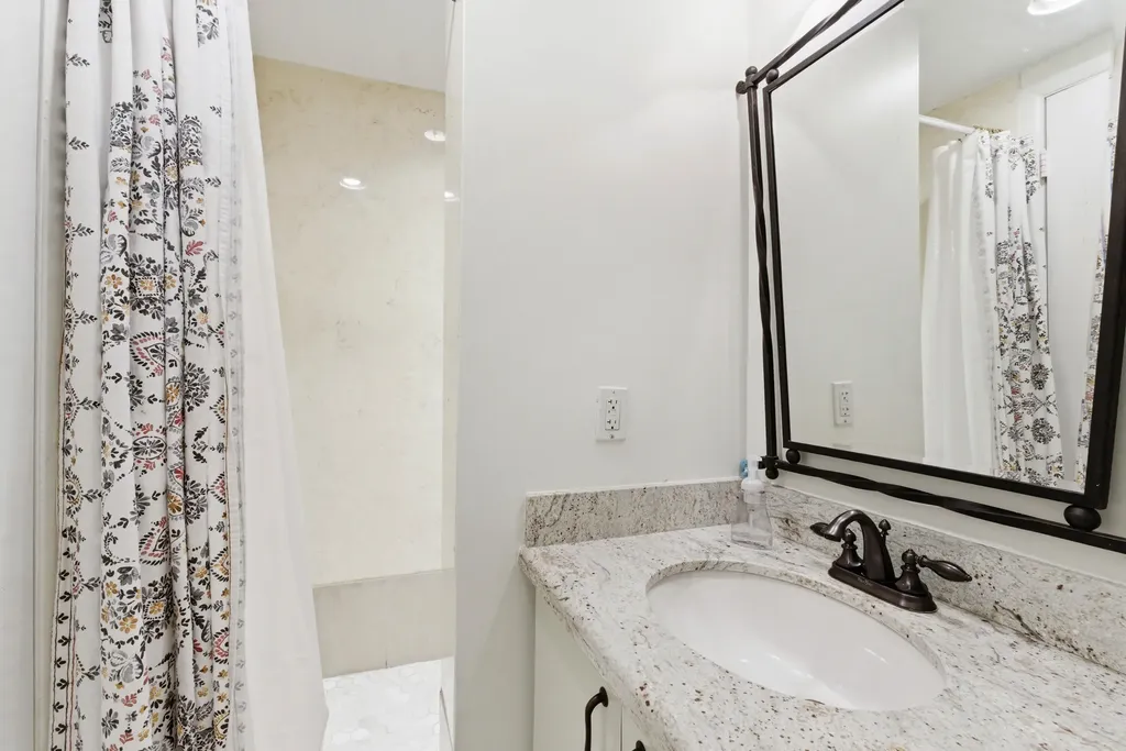 6043 Bayview Drive Fort Lauderdale FL 33308