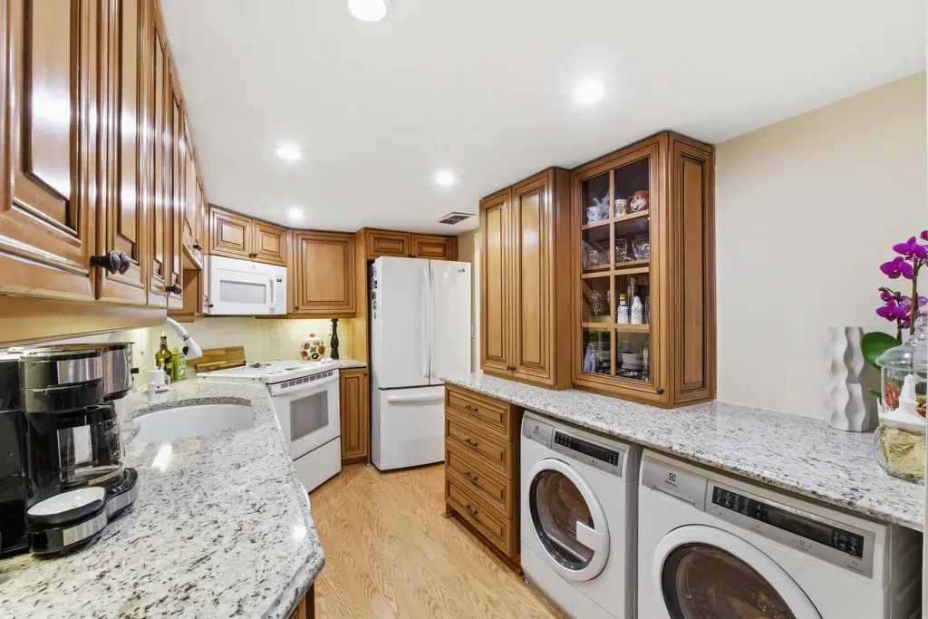 6043 Bayview Drive Fort Lauderdale FL 33308