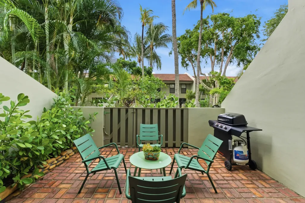 6043 Bayview Drive Fort Lauderdale FL 33308