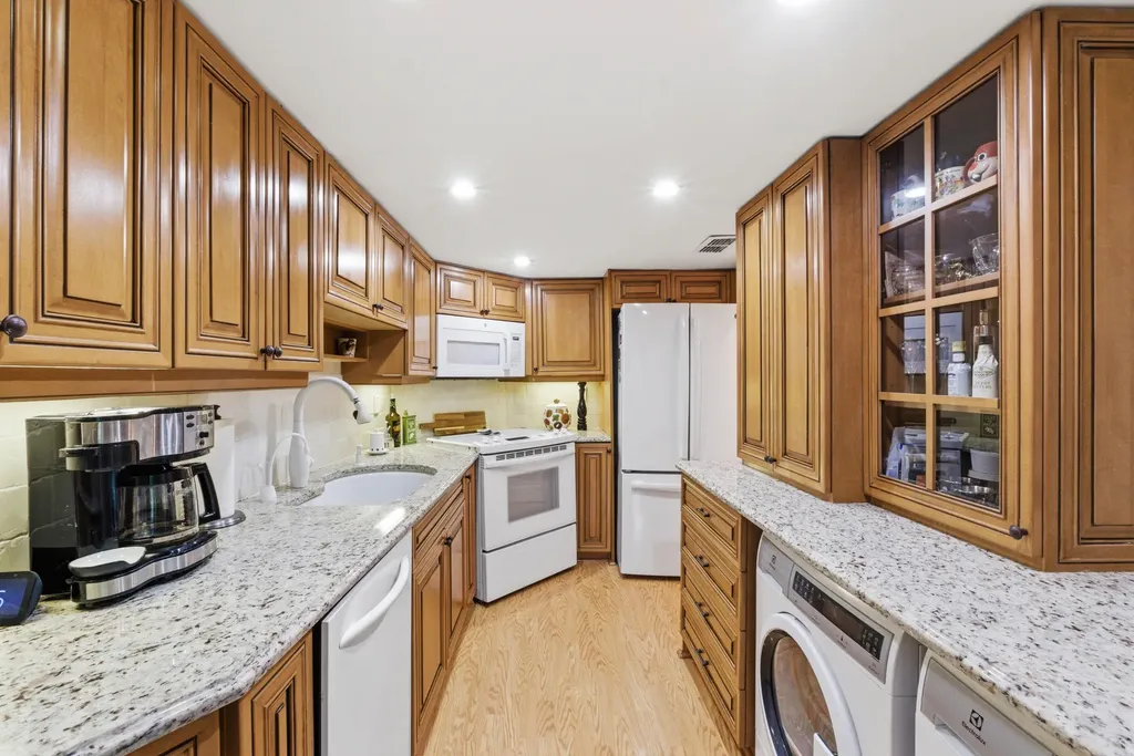 6043 Bayview Drive Fort Lauderdale FL 33308