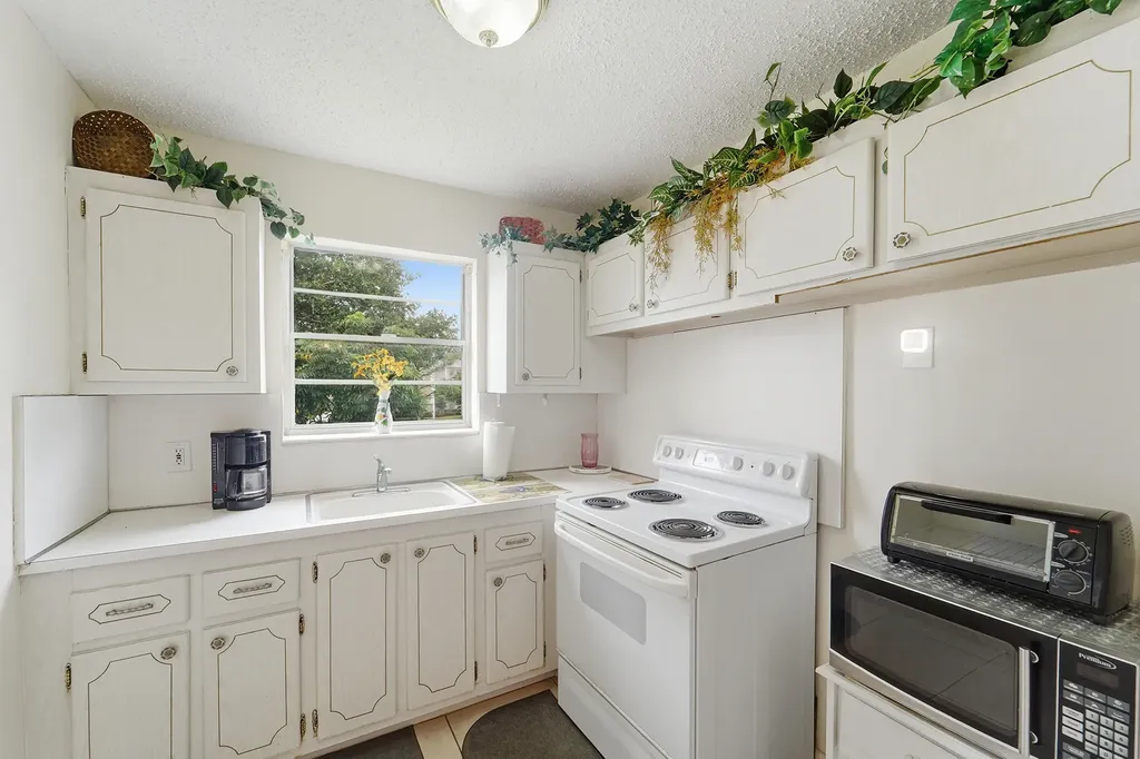 80 Harwood H Deerfield Beach FL 33442