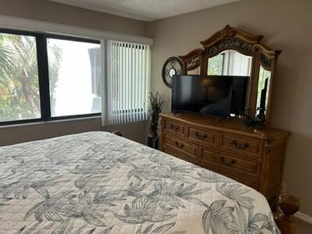 1605 Us-1 Jupiter FL 33477
