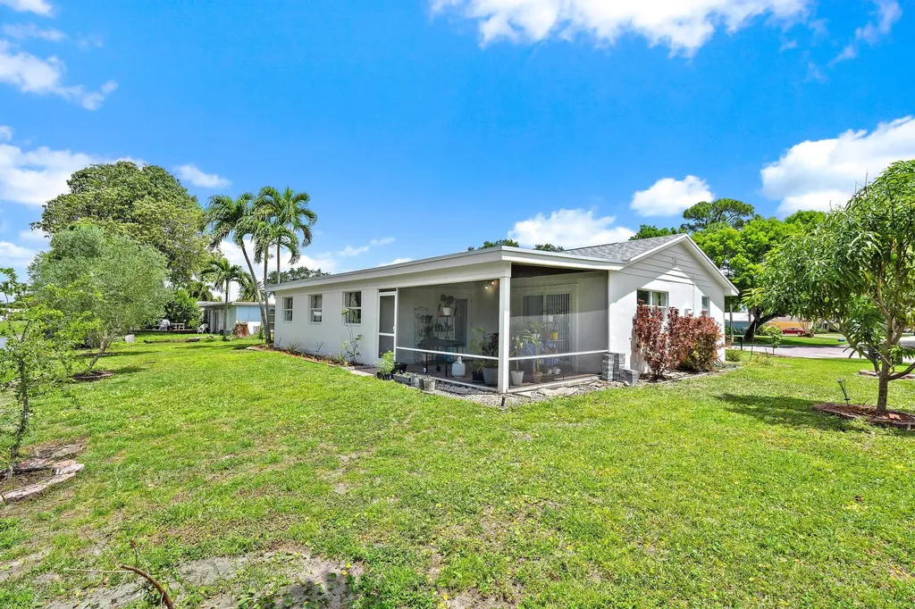 9831 Hyacinth Circle S Palm Beach Gardens FL 33410