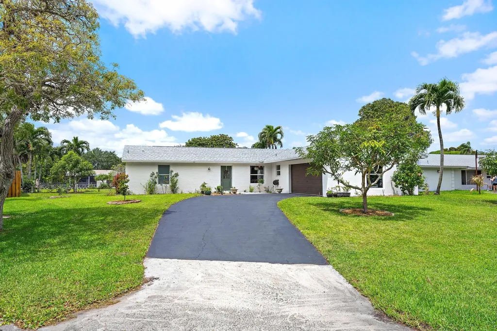 9831 Hyacinth Circle S Palm Beach Gardens FL 33410