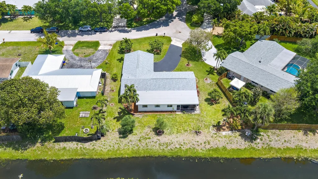9831 Hyacinth Circle S Palm Beach Gardens FL 33410