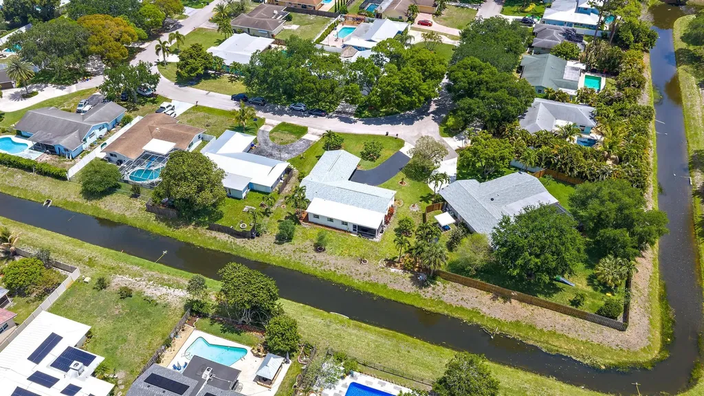 9831 Hyacinth Circle S Palm Beach Gardens FL 33410